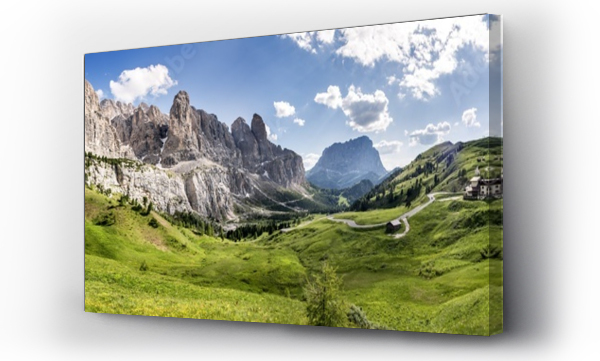 Passo Gardena z drogą do Passo Sella