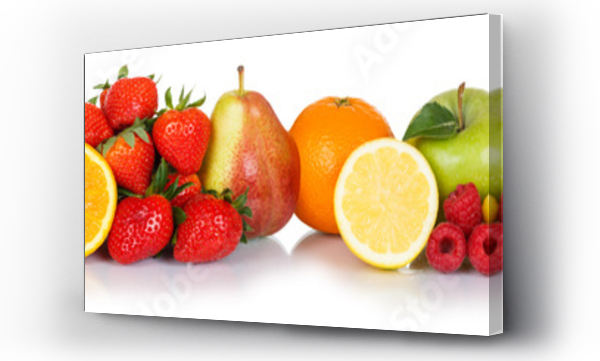 Kolekcja świeżych owoców jabłka winogrona pomarańcze jagody owoce odizolowane w rzędzie