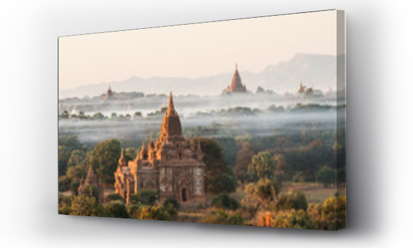 Wschód słońca w Bagan w Myanmar